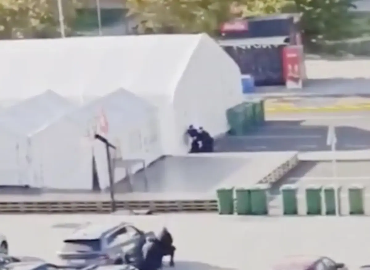 Belgrad'da Parlamento Önünde Silahlı Saldırı: 1 Yaralı