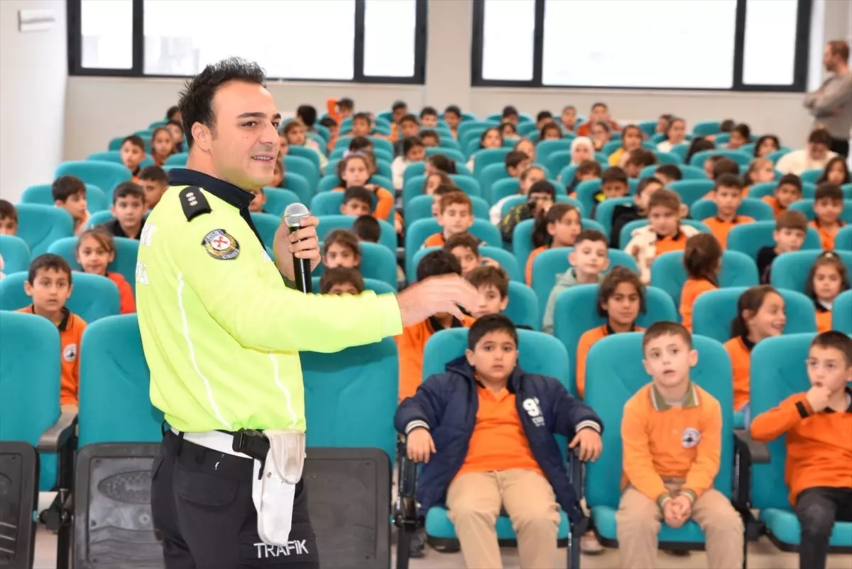 Bitlis'te Öğrencilere Trafik Güvenliği Eğitimi Veriliyor