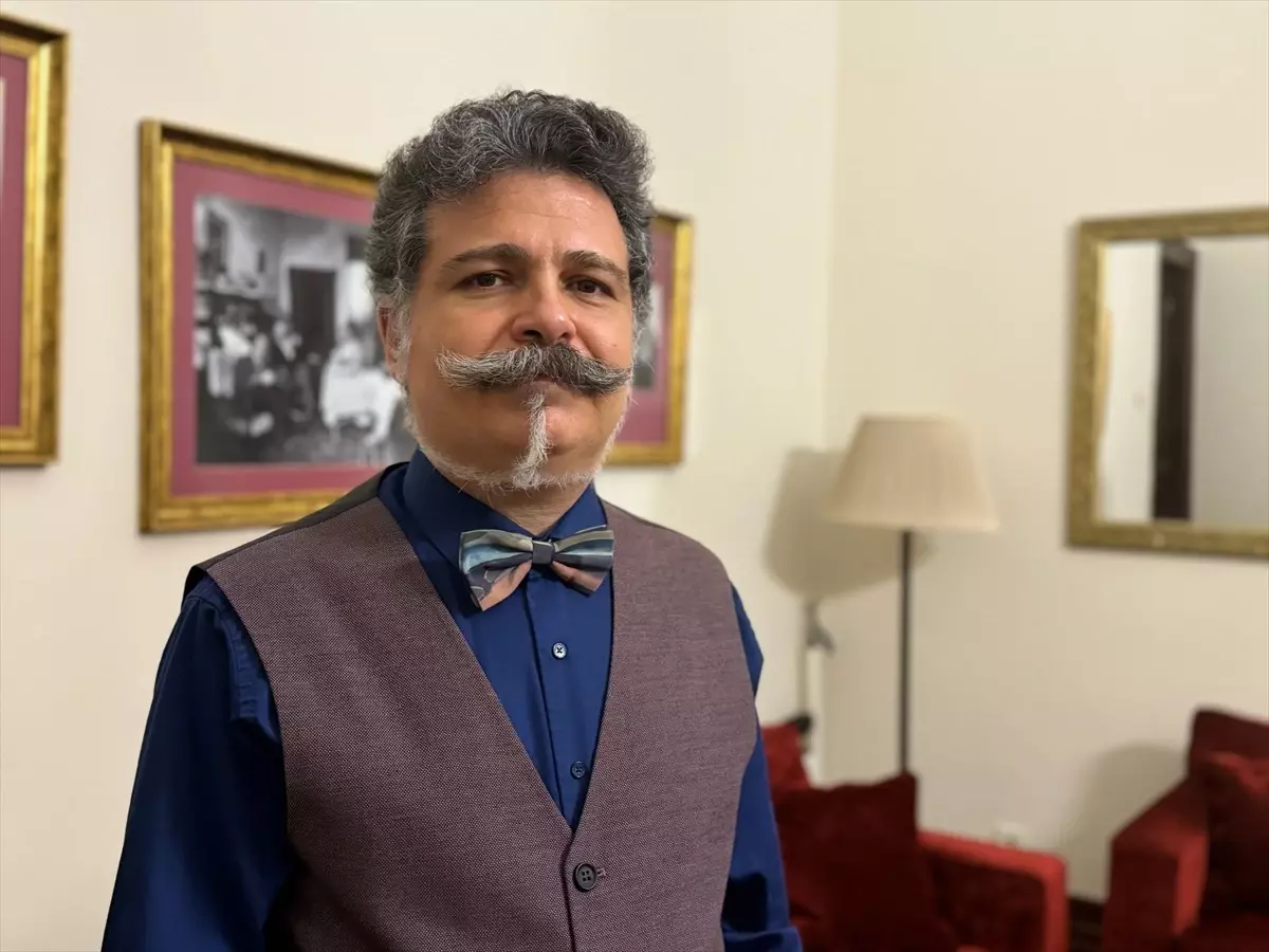 Hakan Ali Toker'den Nostalgik Sessiz Sinema Performansı