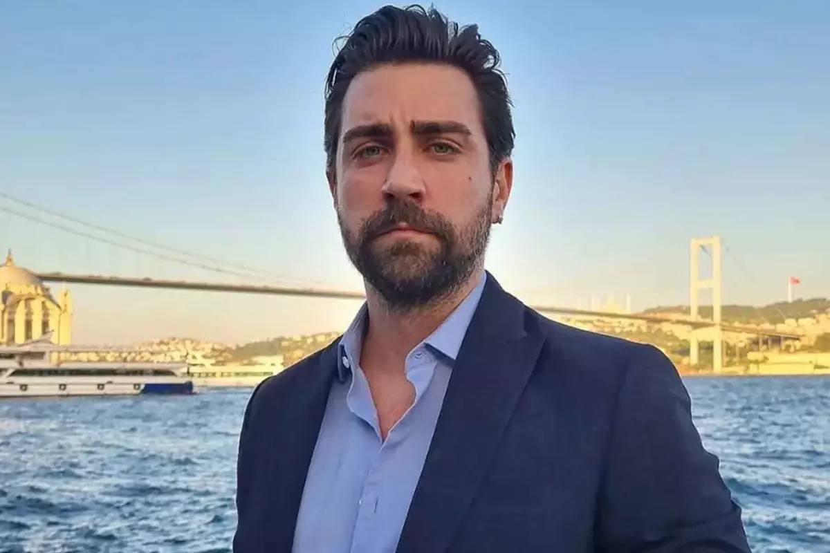Çağlar Ertuğrul'dan bornozlu fotoğraf açıklaması: Oltaya gelenler olmuş