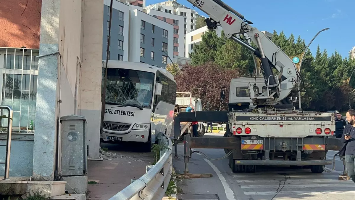 Cenazeden Dönüşte Midibüs Kazası: 7 Yaralı