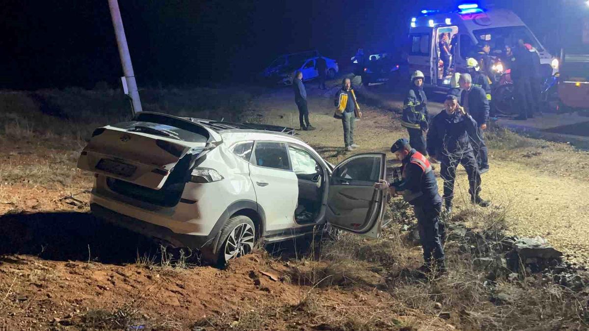 Eskişehir'de Genç Sürücünün Kontrolden Çıkan Araç Şarampole Uçtu: 1 Ölü, 4 Yaralı