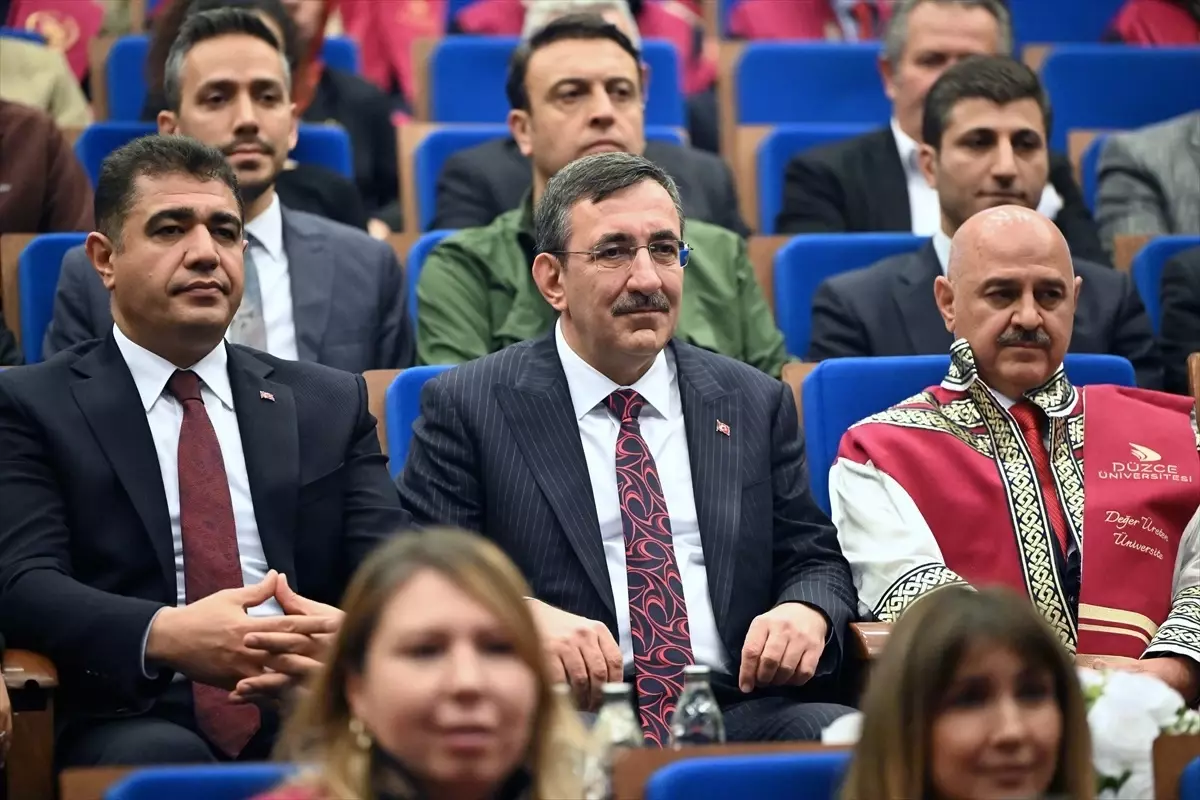 Cumhurbaşkanı Yardımcısı Yılmaz'a Düzce Üniversitesinde 'fahri profesörlük' ünvanı verildi