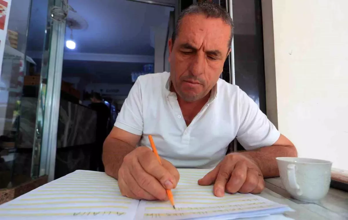 Antalya'da 48 Yaşında Okuma Yazma Öğrenmeye Başlayan Esnafın Hayali: Ehliyet ve Muhtarlık