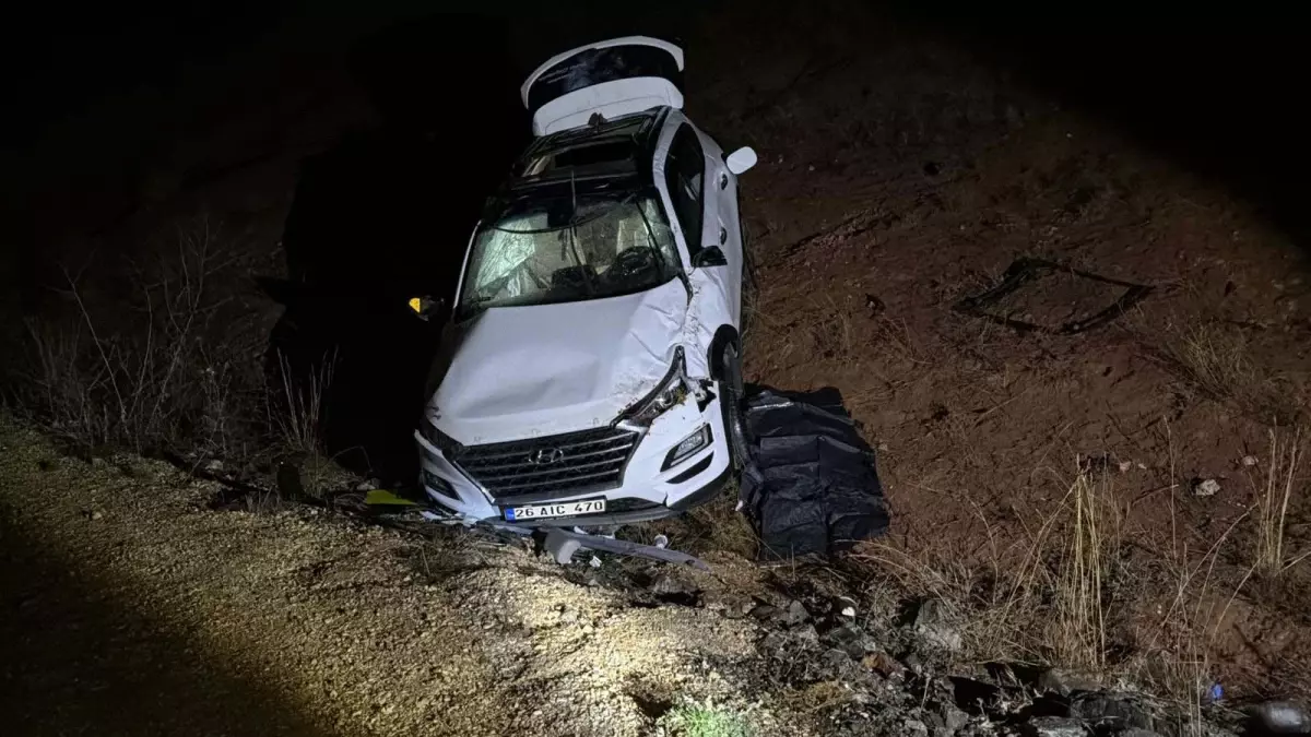 Eskişehir'de Ehliyetsiz Sürücü Kaza Yaptı: 1 Ölü, 4 Yaralı