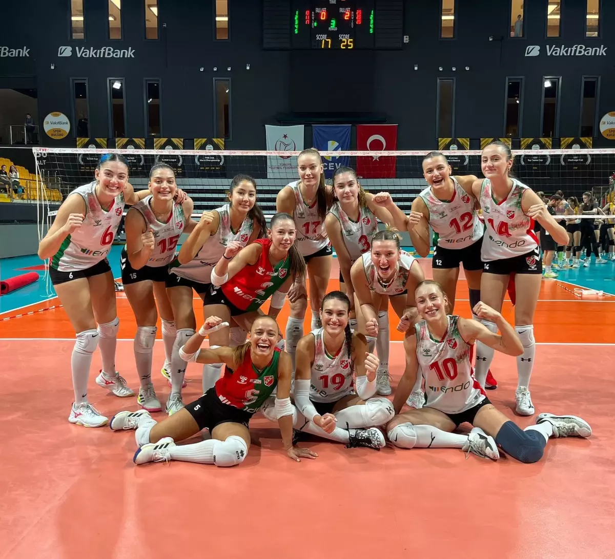 Endo Karşıyaka, Voleybol 1. Ligi'nde 4'te 4 Yaptı