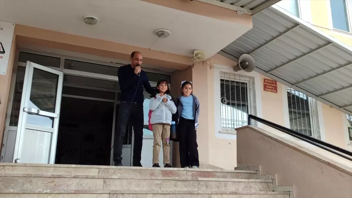 Erzincan'da ilkokul öğrencilerinin çevre duyarlılığı güvenlik kamerasında