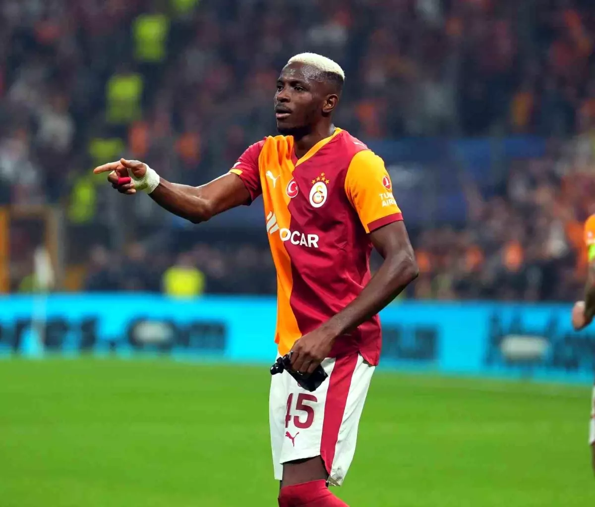 Victor Osimhen, Galatasaray&apos;ın UEFA Şampiyonlar Ligi&apos;nde En Hızlı Golünü Attı