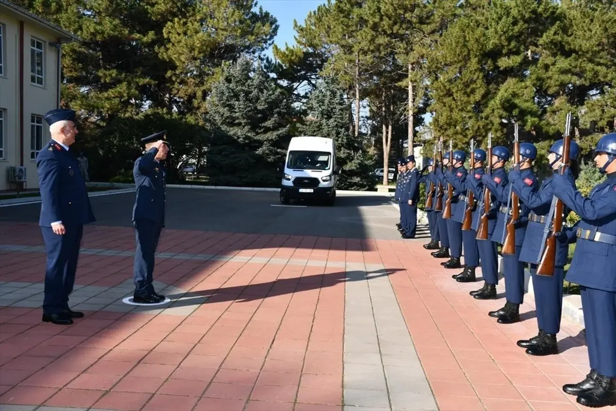 Yunanistan Heyeti Eskişehir'deki Hava Üssünü Ziyaret Etti