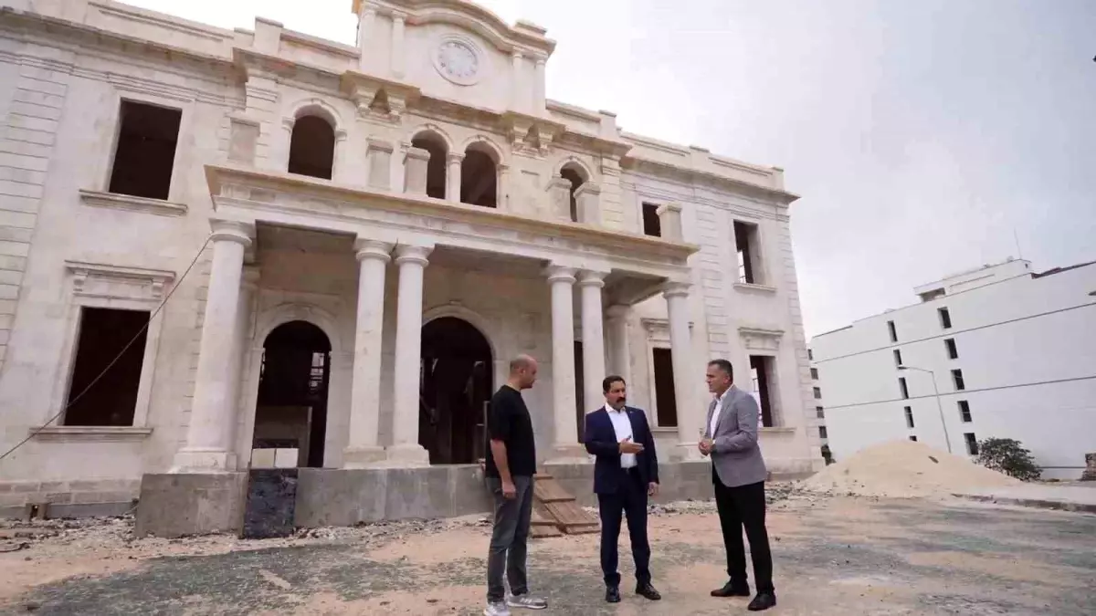 Hatay'daki Tarihi Valilik Binasında Restorasyon Çalışmaları Devam Ediyor