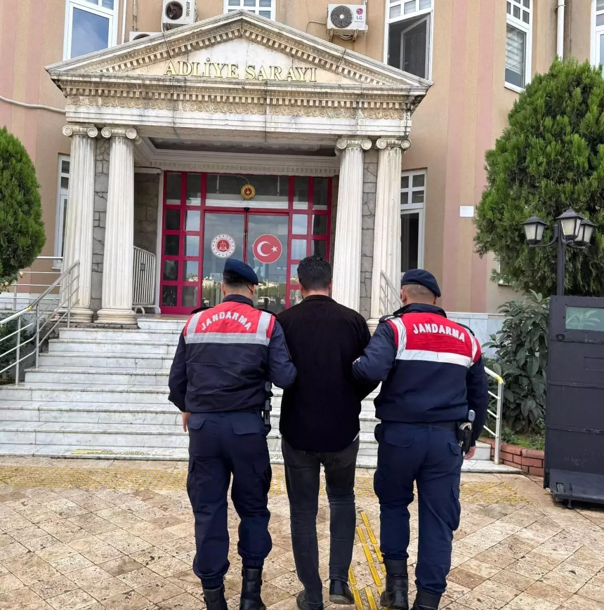 Didim'de Hırsızlık Suçundan Aranan Şahıs Yakalandı