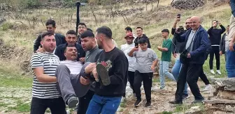 İlginç gelenek! 'İlgisiz akrabalar' tek tek tespit edilip su dolu yalağa atılıyor