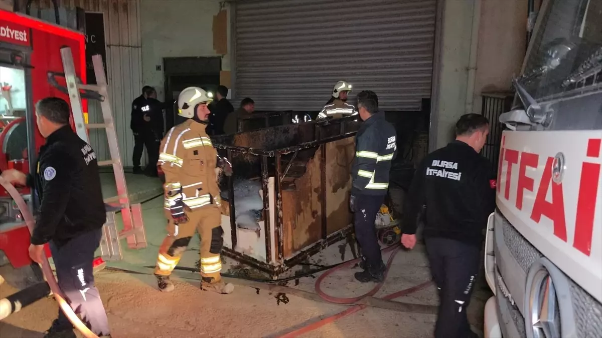 Bursa İnegöl'de Mobilya İmalathanesinde Yangın