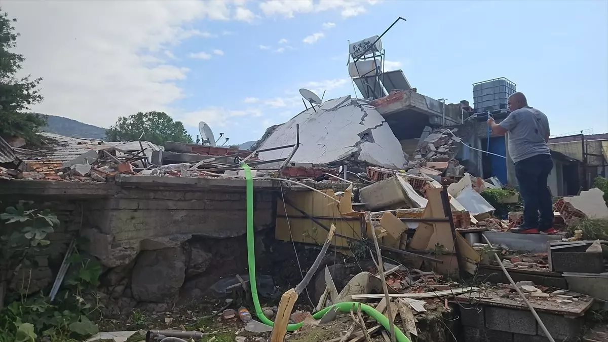 İzmir'de Patlama: 1 Yaralı