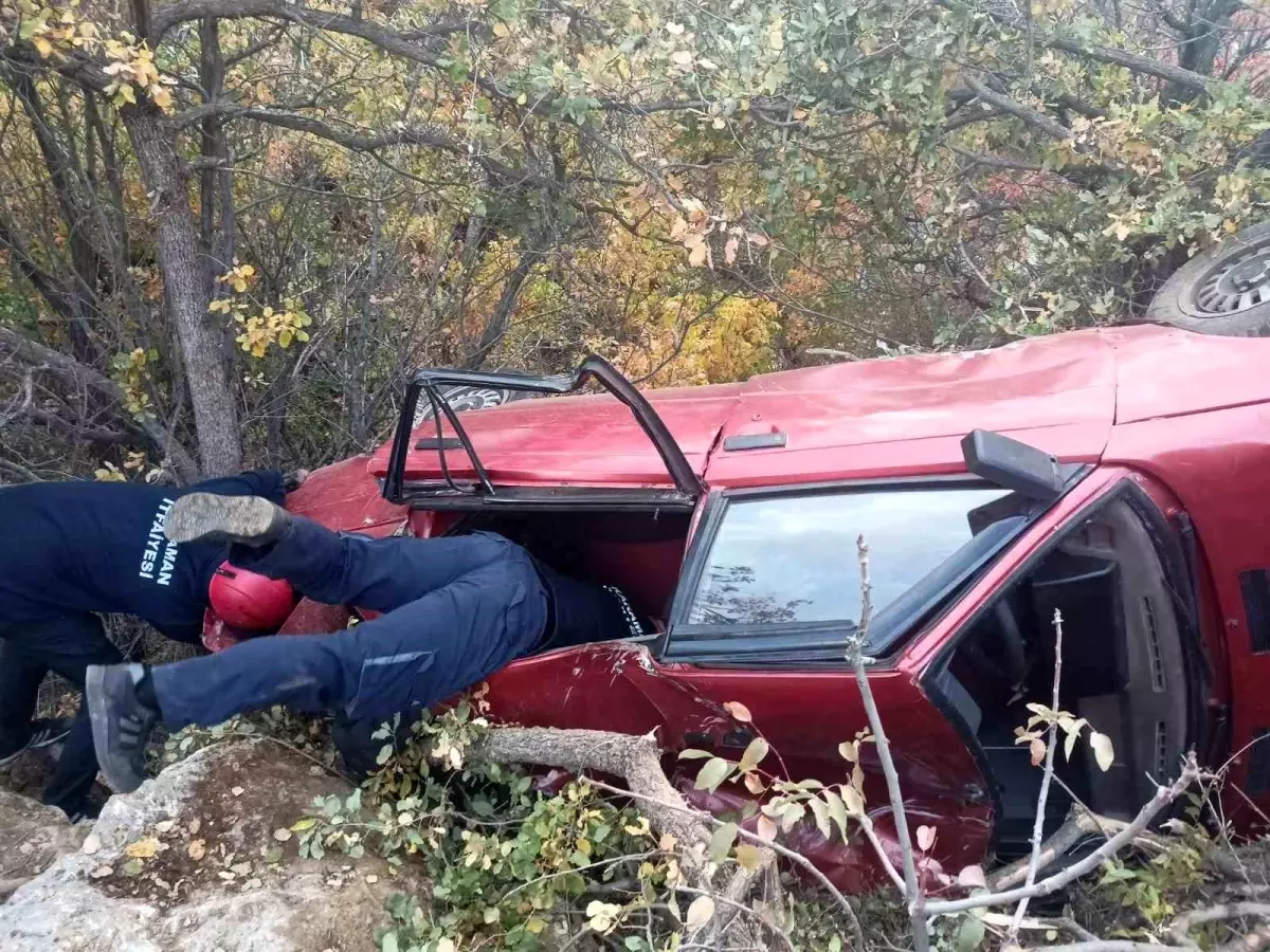 Karaman'da Uçuruma Yuvarlanan Otomobil Kazasında 1'i Ağır 3 Yaralı