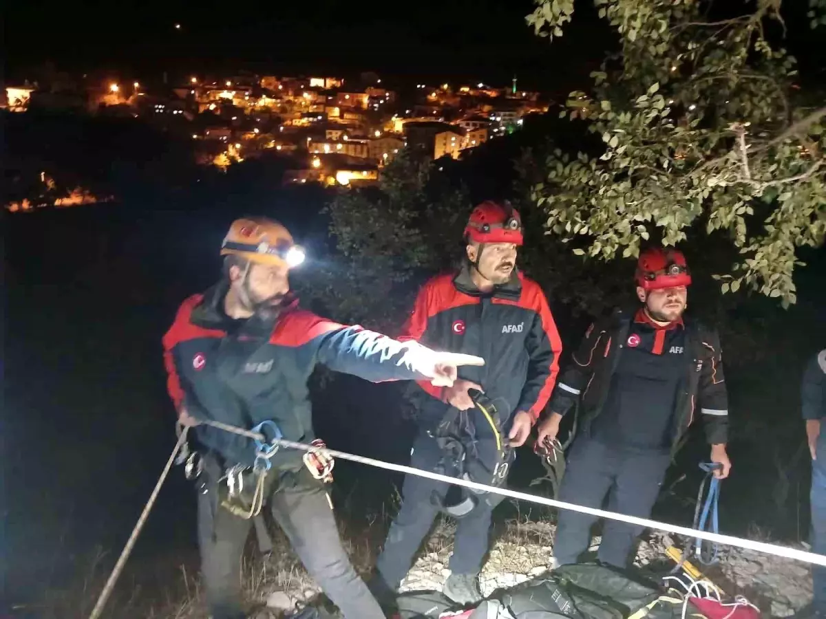 Tunceli'de Kayalıklarda Mahsur Kalan Vatandaş AFAD Ekipleri Tarafından Kurtarıldı