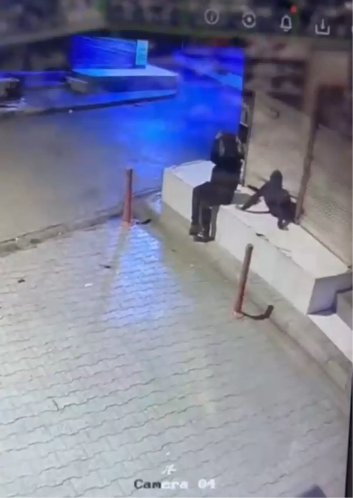 Adana'da Hırsızlık: 25 Akıllı Telefon Çalındı