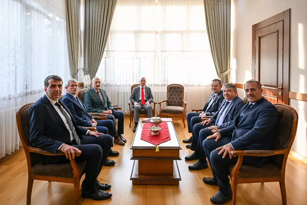 Kırklareli Valisi Uğur Turan, İl Milli Eğitim Müdürlüğünü Ziyaret Etti