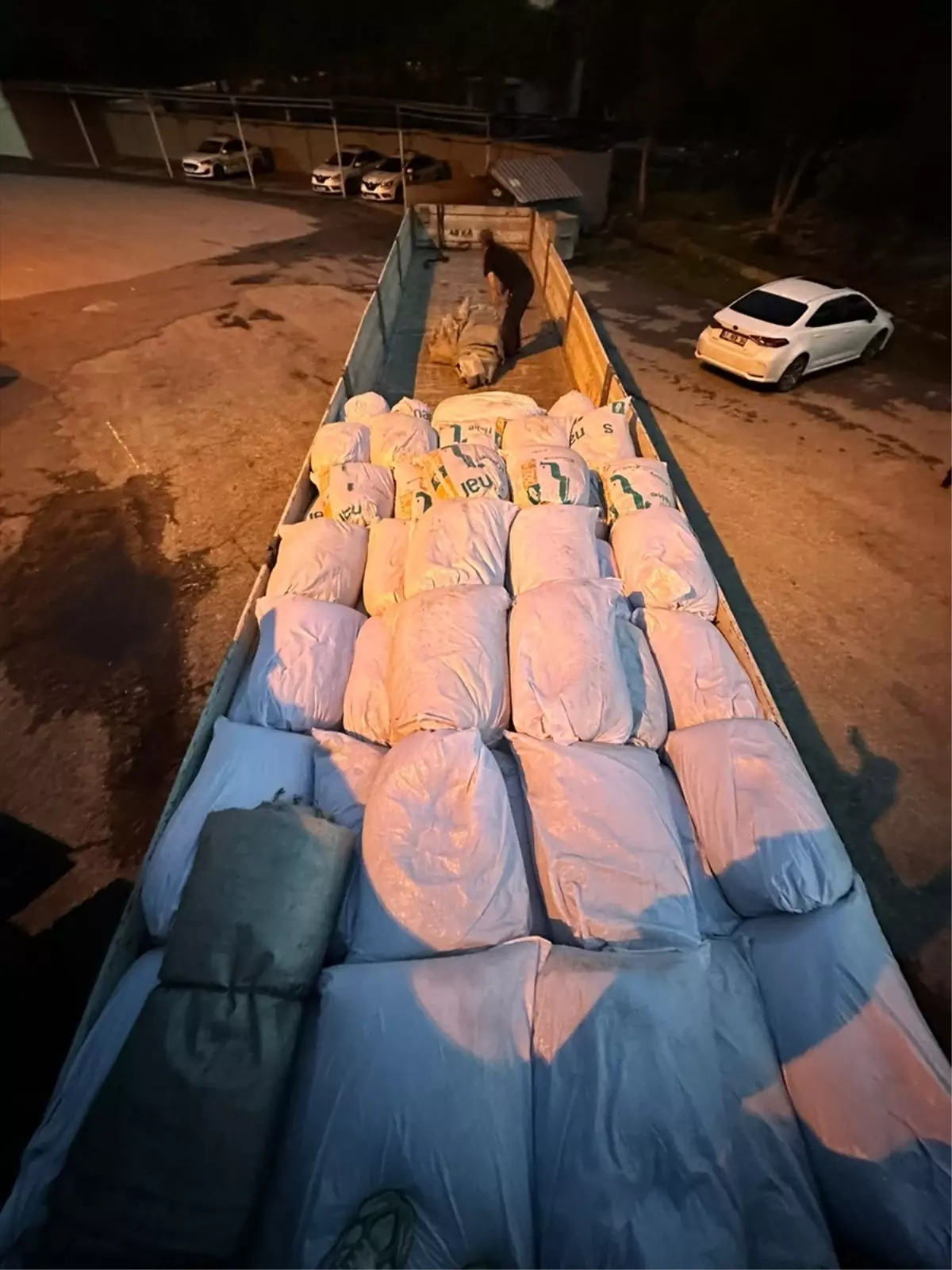 Kocaeli'de Kaçakçılık Operasyonu: 2 Ton Tütün Ele Geçirildi