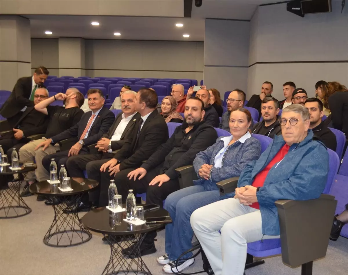 Gebze'de Gazetecilikte Yapay Zeka Uygulamaları Semineri Düzenlendi