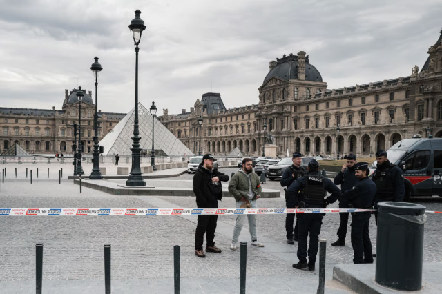 The Value of the Jewelry Stolen in the Louvre Museum Robbery is 88 Million Euros