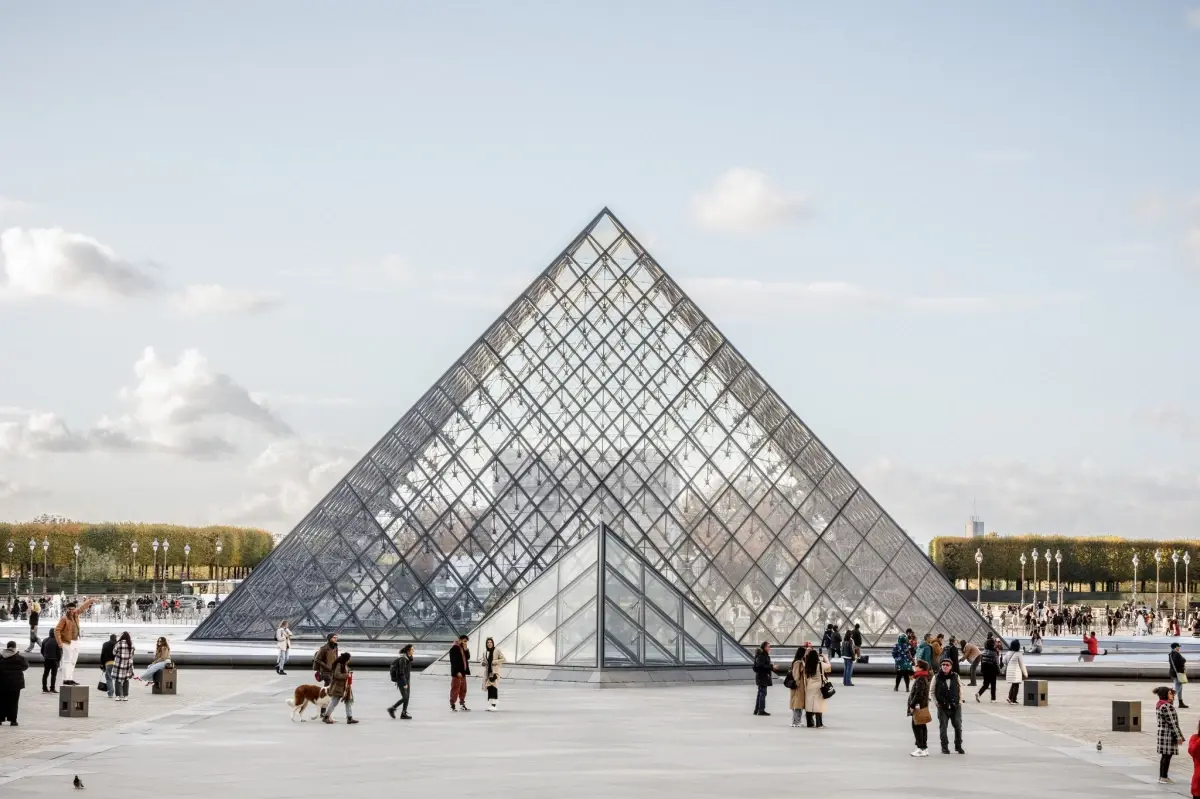 Louvre Müzesi, Soygunun Ardından Yeniden Açıldı