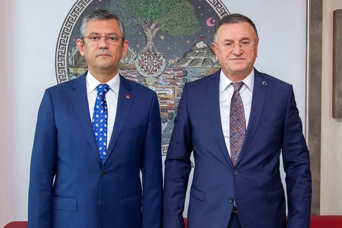 Lütfü Savaş CHP'nin il kongrelerinin iptali için mahkemeye başvurdu