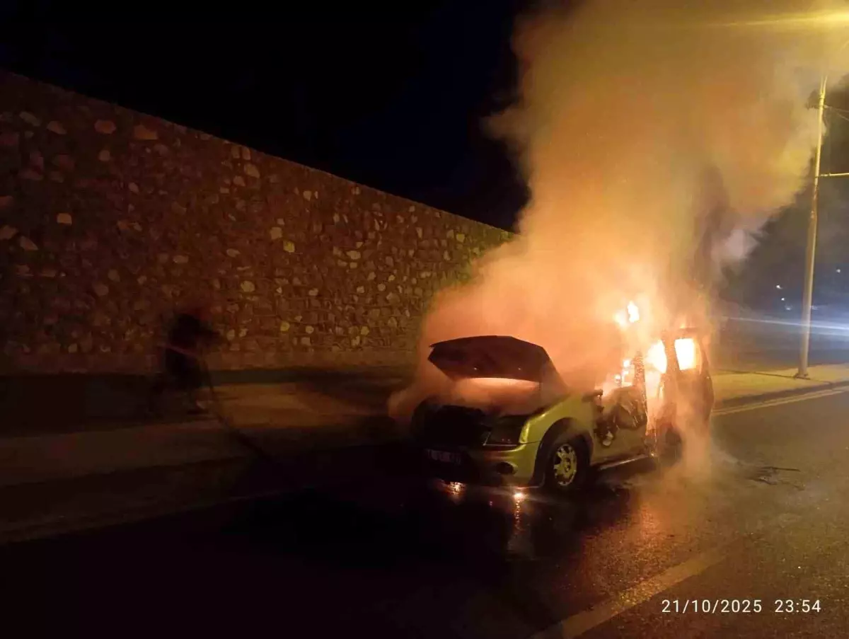 Malatya'da Seyir Halindeki Araçta Yangın