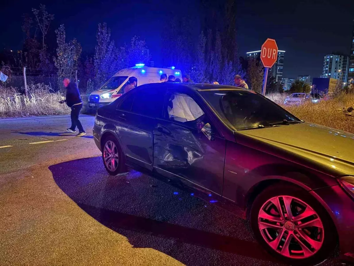Kayseri'de Motosiklet ve Otomobil Çarpıştı: 4 Yaralı
