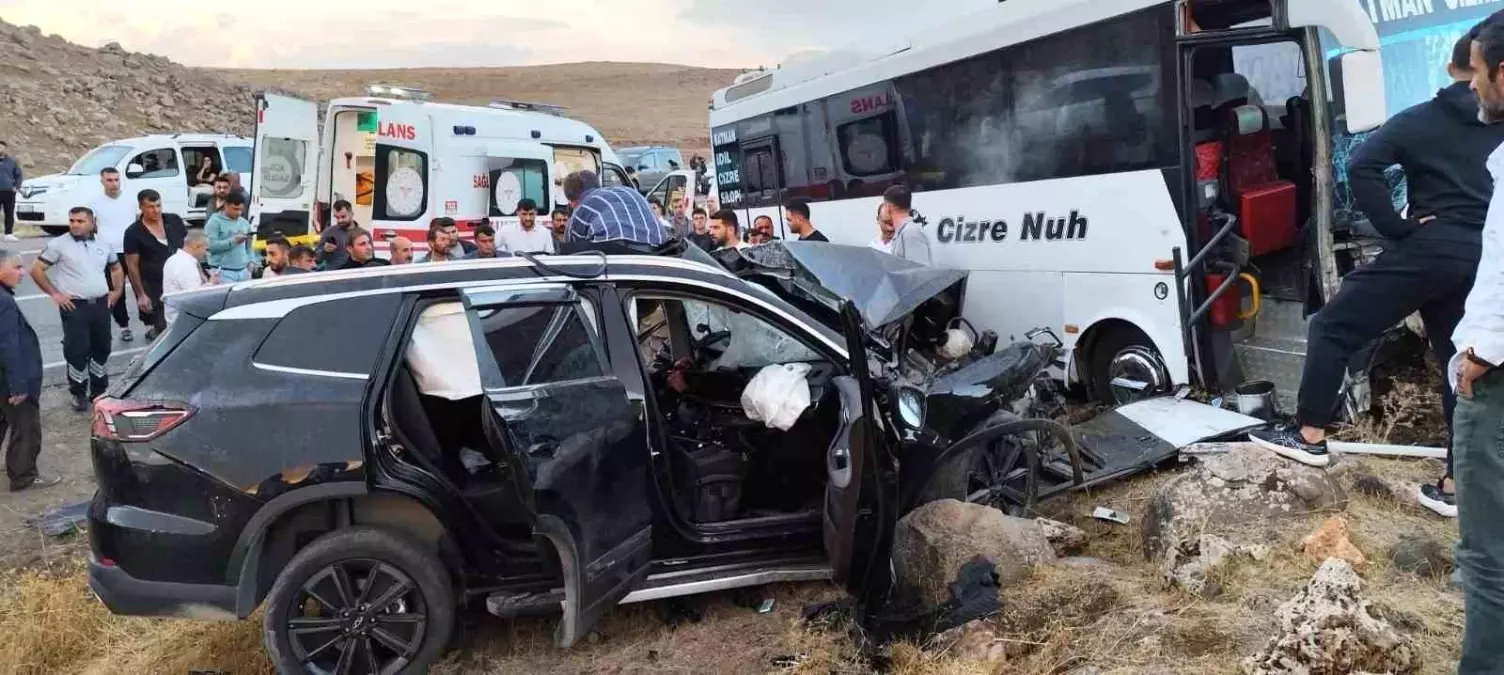 Şırnak'ta Yolcu Otobüsü ile Otomobil Çarpıştı: 4 Yaralı