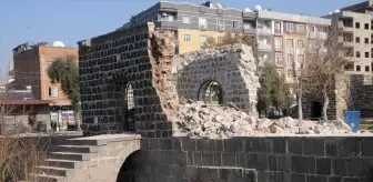 Cizre'de Tarihi Abdaliye Medresesi'nin Giriş Bölümünün Restorasyonuna Başlandı