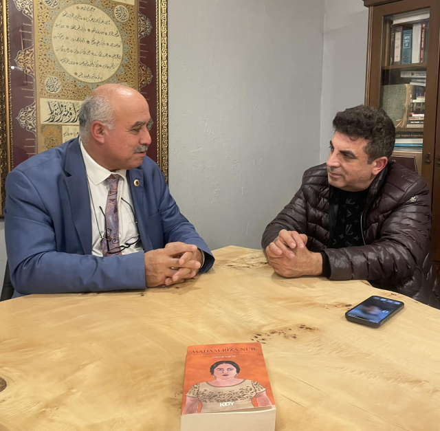 Tarih ve dram iç içe! Cafer Vayni 'Madam Rıza Nur'u Recep İncecik'e anlattı Tarih ve dram iç içe! Cafer Vayni 'Madam Rıza Nur'u Recep İncecik'e anlattı