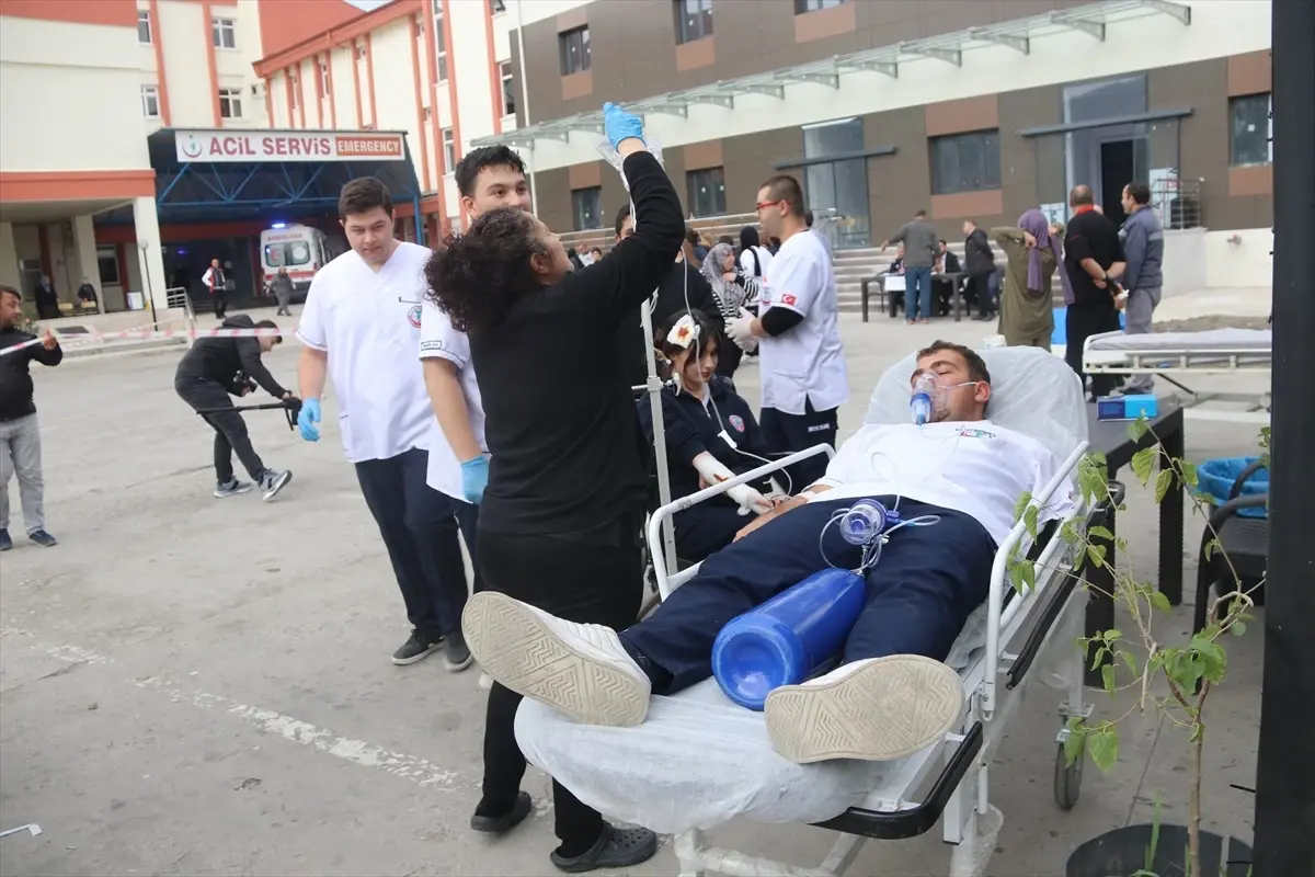 Taşova Devlet Hastanesi'nde Deprem ve Yangın Tatbikatı Yapıldı