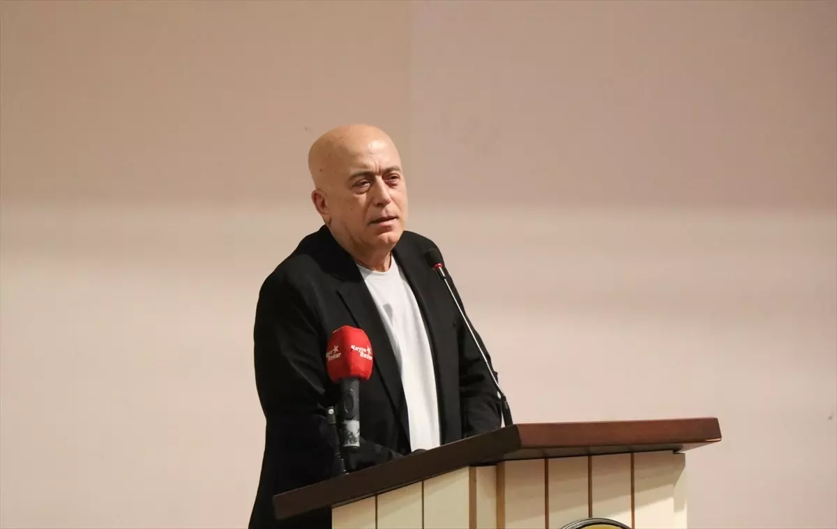 Yazar Gürsel Korat, Erciyes Üniversitesi'nde Öğrencilerle Buluştu