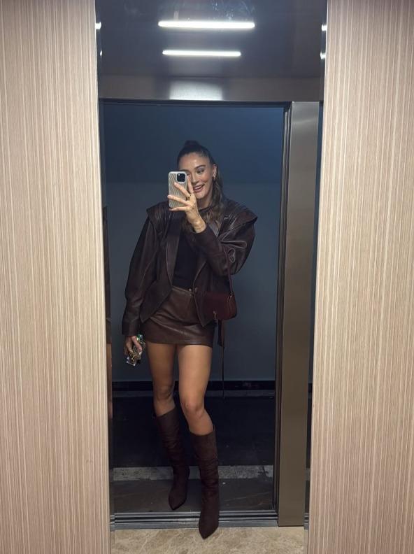 Zehra Güneş's mini skirt elevator pose divided her fans