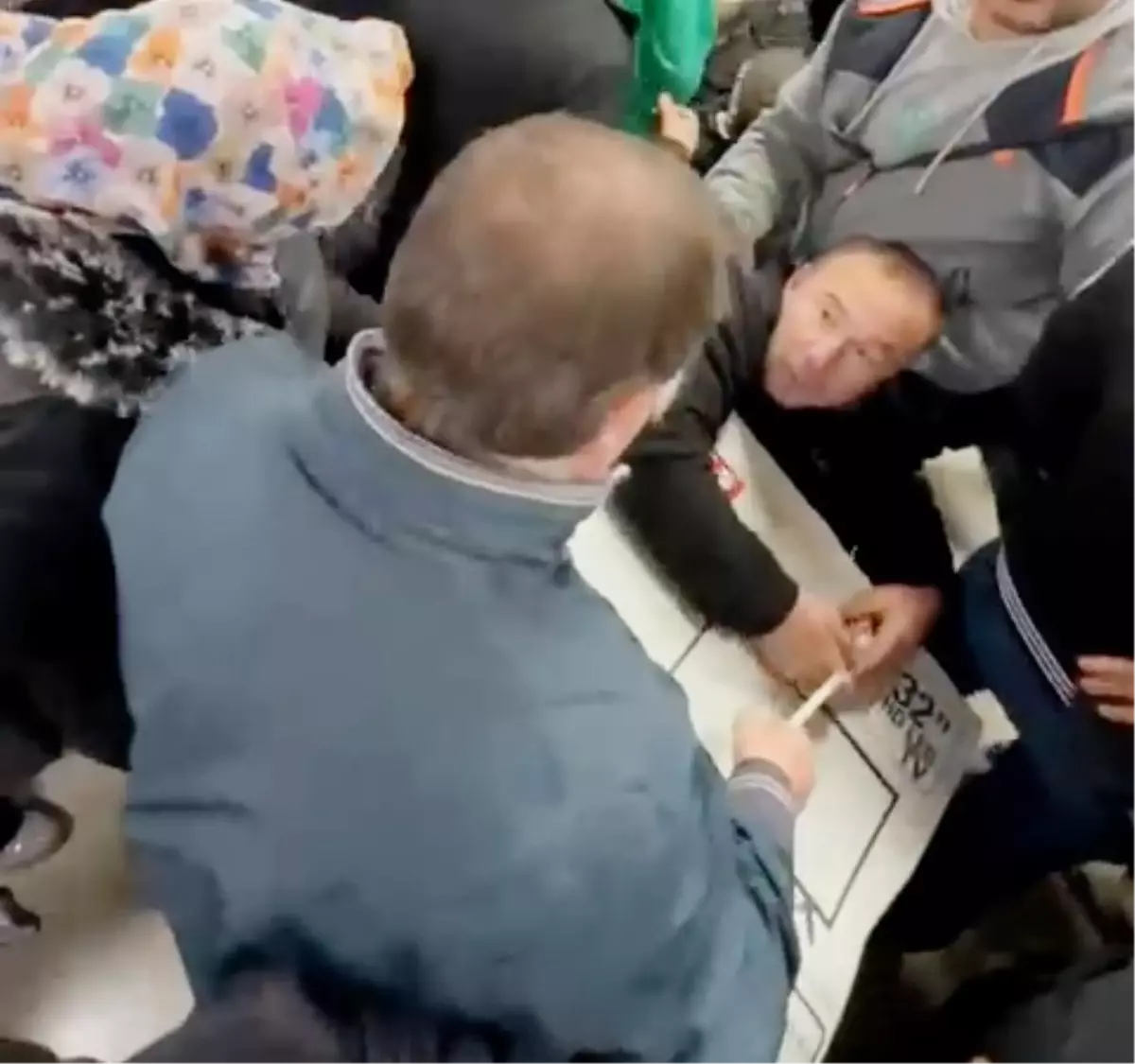 Konya'daki Markette Televizyon İndiriminde İzdiham