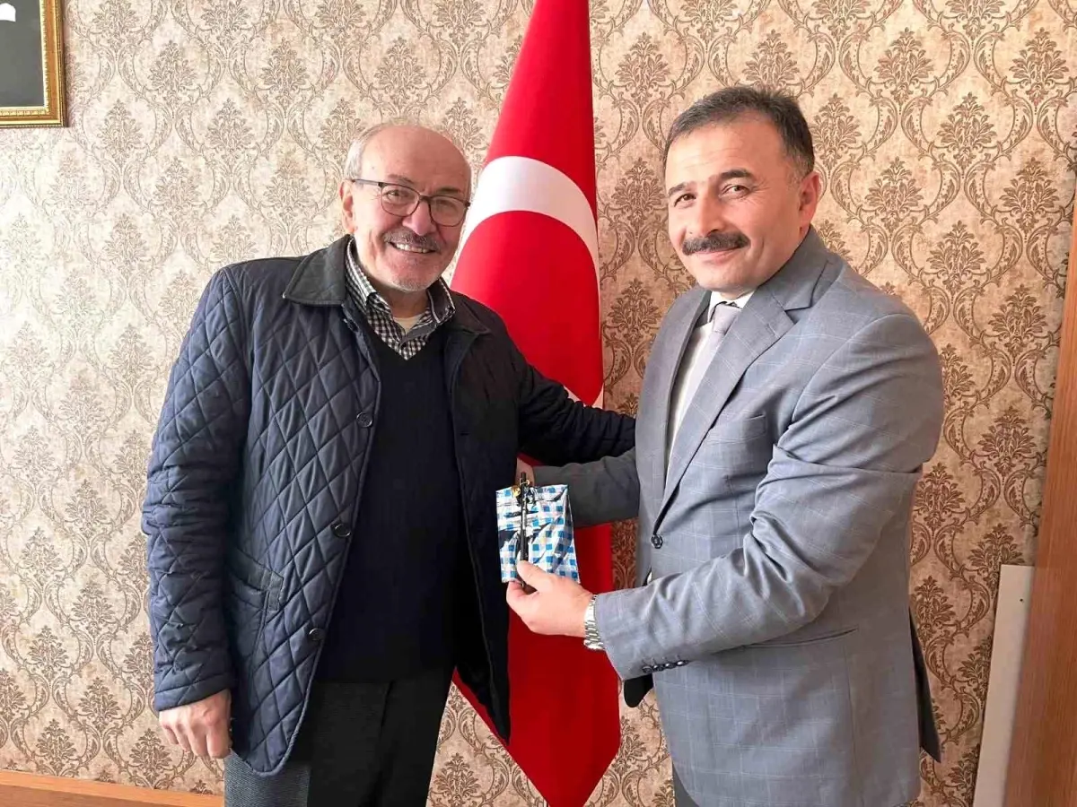 45 Yıl Sonra Öğretmen Sözünü Tutarak Öğrencisini Duygulandırdı