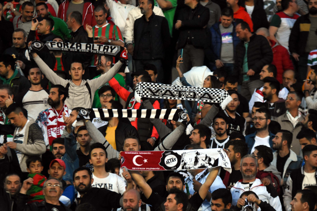 Altay Makes a Derby Gesture to Karşıyaka
