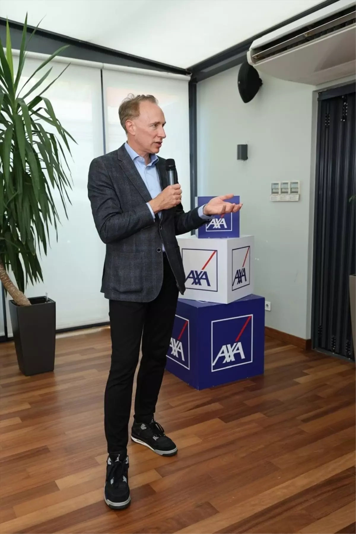 AXA Global CEO'su Thomas Buberl, Türkiye Çalışanlarıyla Buluştu