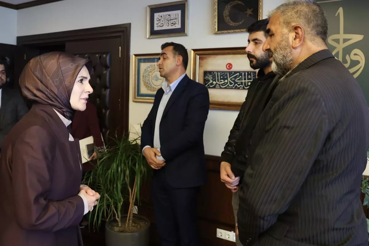 Bakan Göktaş, Rojin Kabaiş'in Babasıyla Bir Araya Geldi