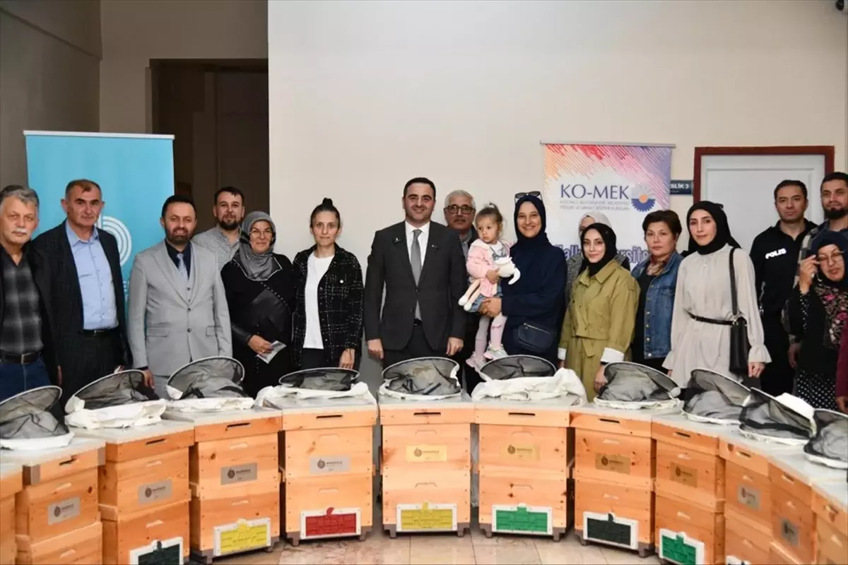Başiskele Belediyesi'nden Arıcılara Malzeme Desteği