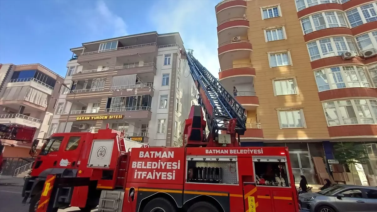 Batman'da Apartman Yangını: Anne ve İki Çocuk Dumandan Etkilendi