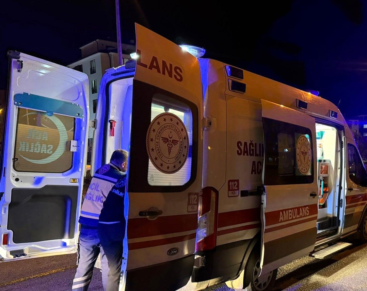 Bilecik'te ATV Yayalara Çarptı, Sürücü Kaçtı