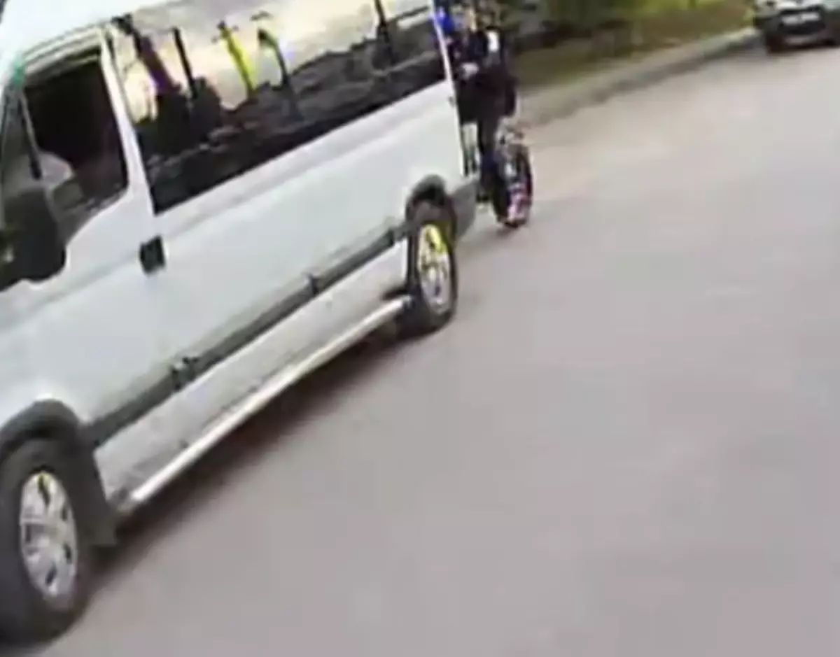 Bartın'da Çocuk Bisikletli Minibüs Altında Kalmaktan Son Anda Kurtuldu