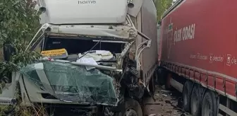 Bursa İnegöl'de Kamyon ile Tır Çarpıştı: 1 Yaralı