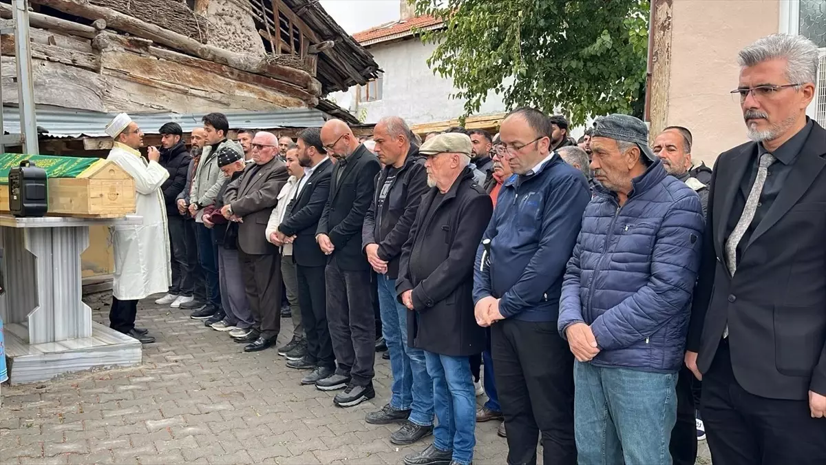 Çankırı'da Eski Eşi Tarafından Öldürülen Kadının Cenazesi Defnedildi