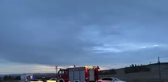 Çorum'da İki Otomobil Çarpıştı: 3 Yaralı