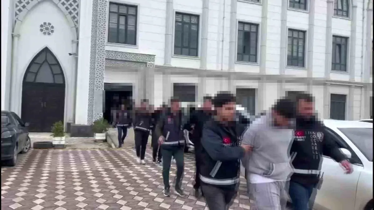 Kocaeli'nde Eğlence Mekanında Kavga: 2 Yaralı, 3 Tutuklama