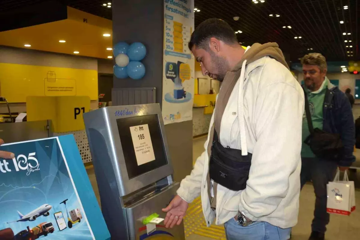 Ehliyetini yenilerken, günün talihlisi oldu