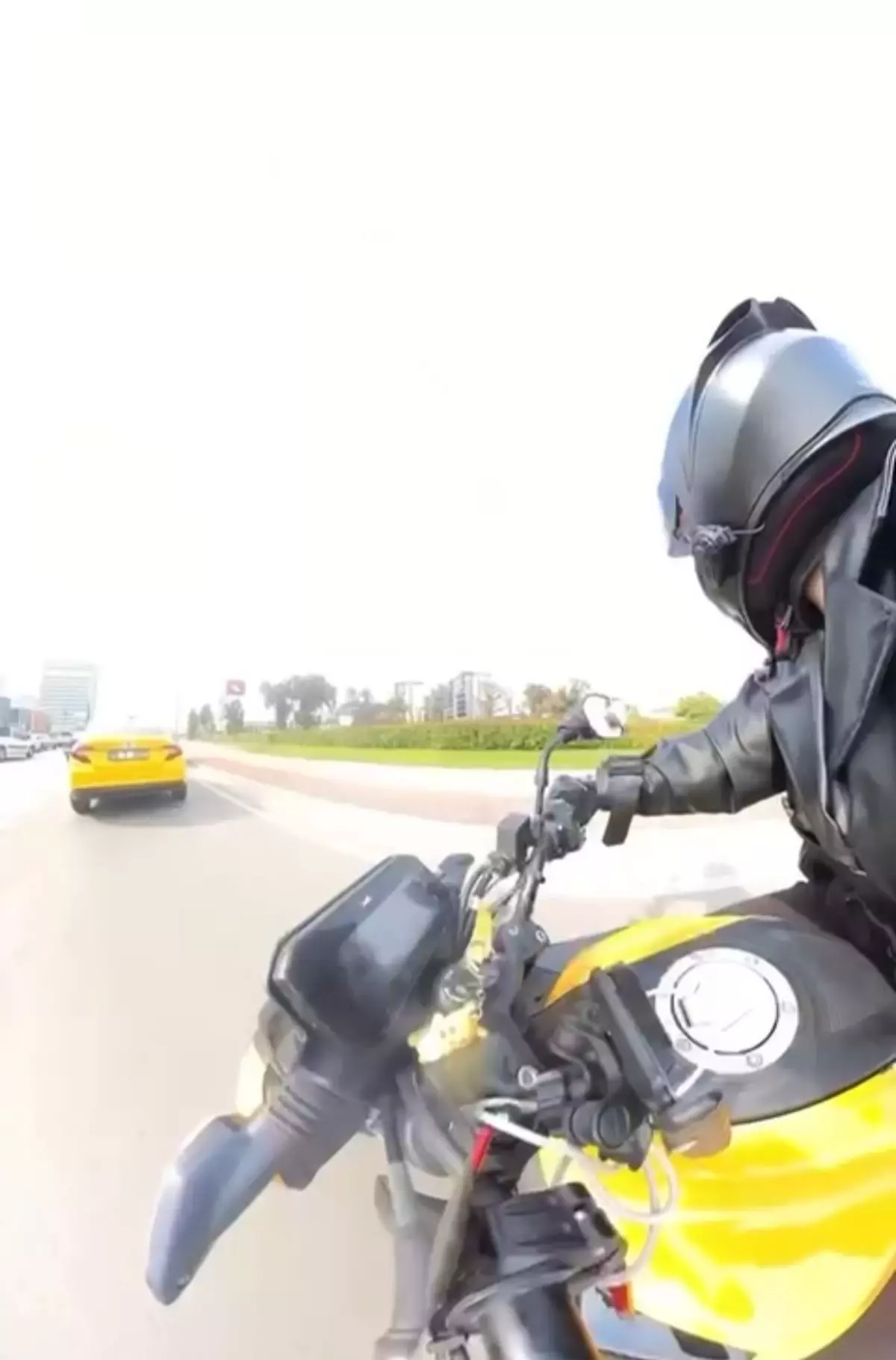 Bursa'da Motosiklet Taksiye Çarptı, Kaza Anı Kamerada